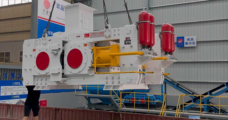 超细碎破碎制砂设备高压辊磨机发货中 