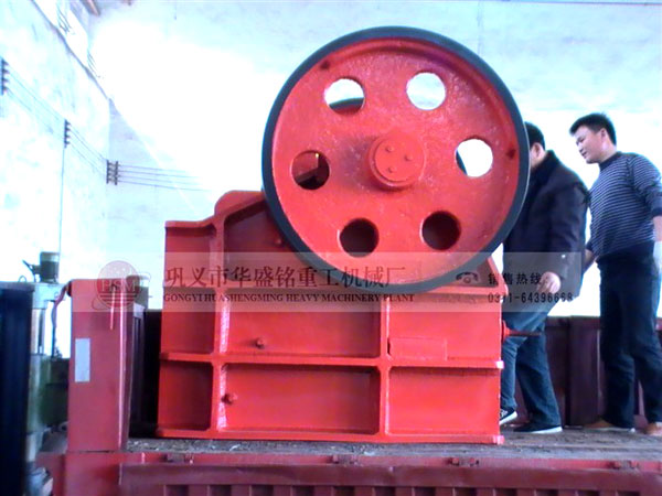 颚式破碎机和双级粉碎机发货图片