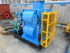 高产四辊破碎机发货现场