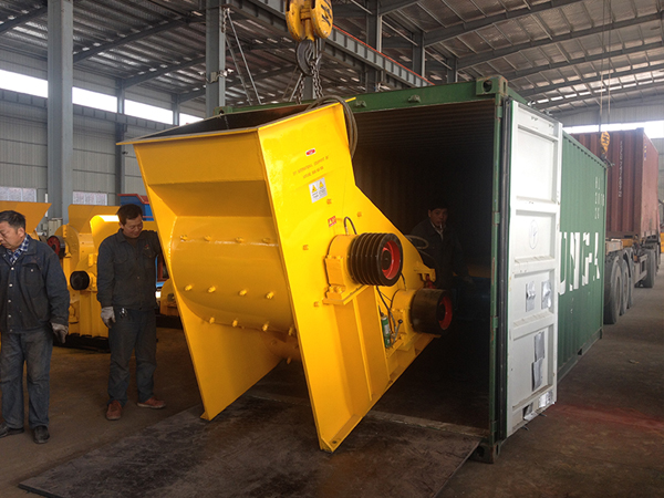 大型双级粉碎机发货现场