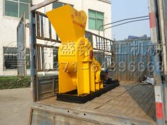 46双级破碎机和小型对辊发货现场