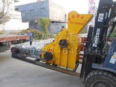 两台双级粉碎机连夜发货现场