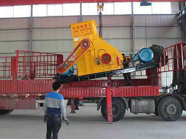 两台粉碎机和两台滚筒筛发货现场