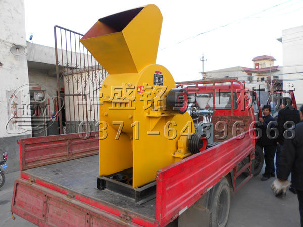高效粉碎机发货现场3.jpg
