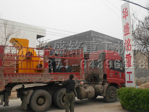 河卵石粉碎机发货现场4.jpg