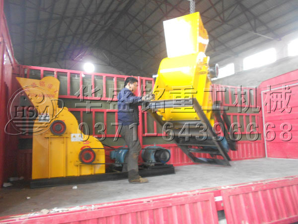 两台粉碎机和两台滚筒筛发货现场4.jpg