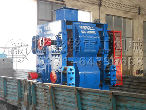 0506四辊破碎机发货现场4.jpg