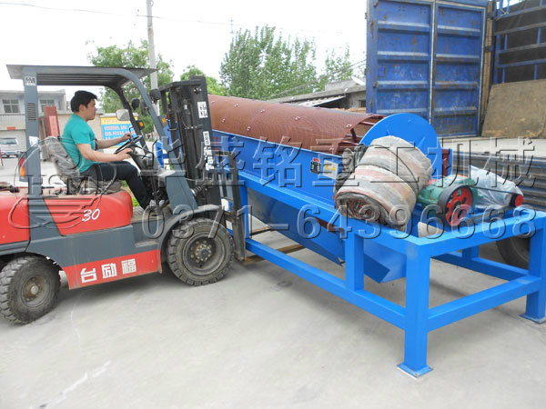 大型滚筒筛发货现场.jpg