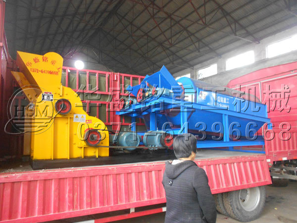 滚筒筛和粉碎机发货现场5.jpg