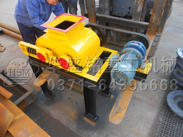 小型对齿辊破碎机发货4.jpg