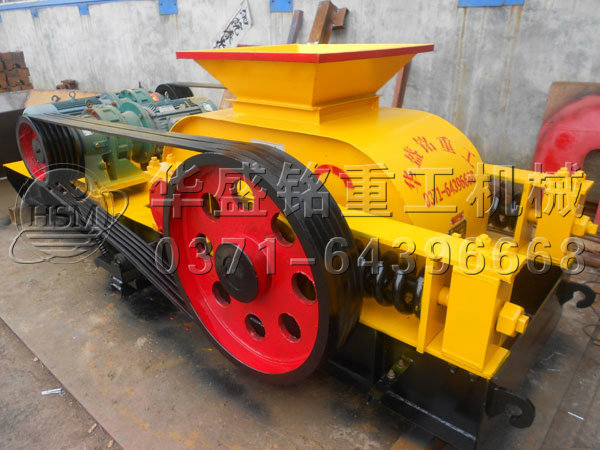 610x400对辊破碎机发货现场2.jpg